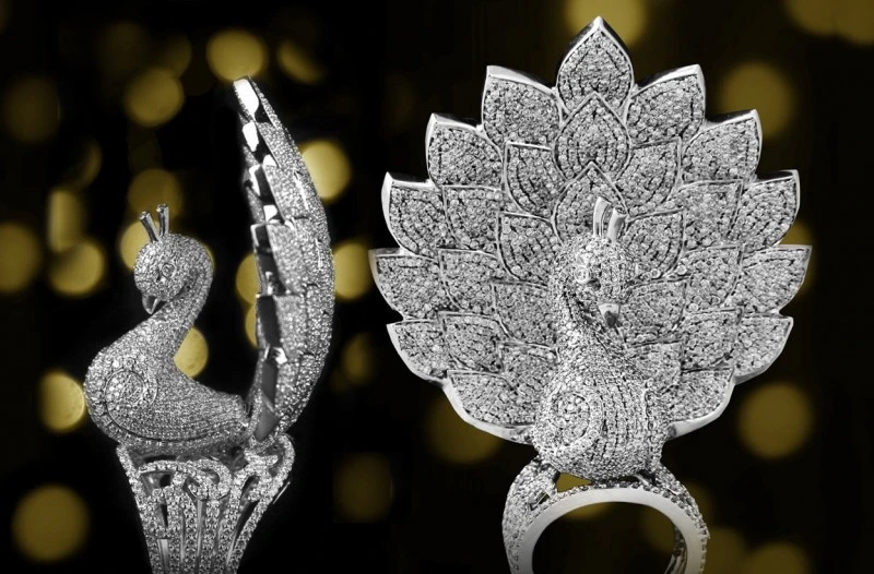 <p><em>На фото: кольцо Peacock от Savio Jewelry</em></p>

<p>&nbsp;</p>
