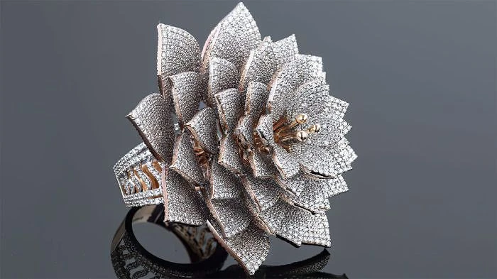 <p><em>На фото: кольцо Brahma Vajra Kamalam</em></p>
