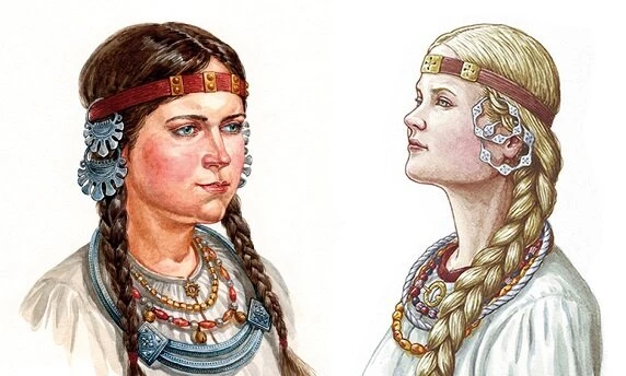 <p><em>На фото:&nbsp;Височные кольца или усерязь</em></p>

<p>&nbsp;</p>

<p>&nbsp;</p>
