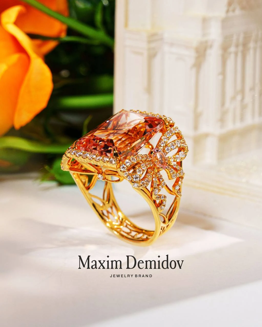 <p><em>На фото: кольцо с морганитом&nbsp;<a href="https://maxim-demidov.ru/products/kolco-francuzskij-sharm" target="_blank">&laquo;</a><a href="https://maxim-demidov.ru/products/kolco-francuzskij-sharm" target="_blank">Французский шарм</a><a href="https://maxim-demidov.ru/products/kolco-francuzskij-sharm" target="_blank">&raquo;</a> от Ювелирного дома Maxim Demidov</em></p>

