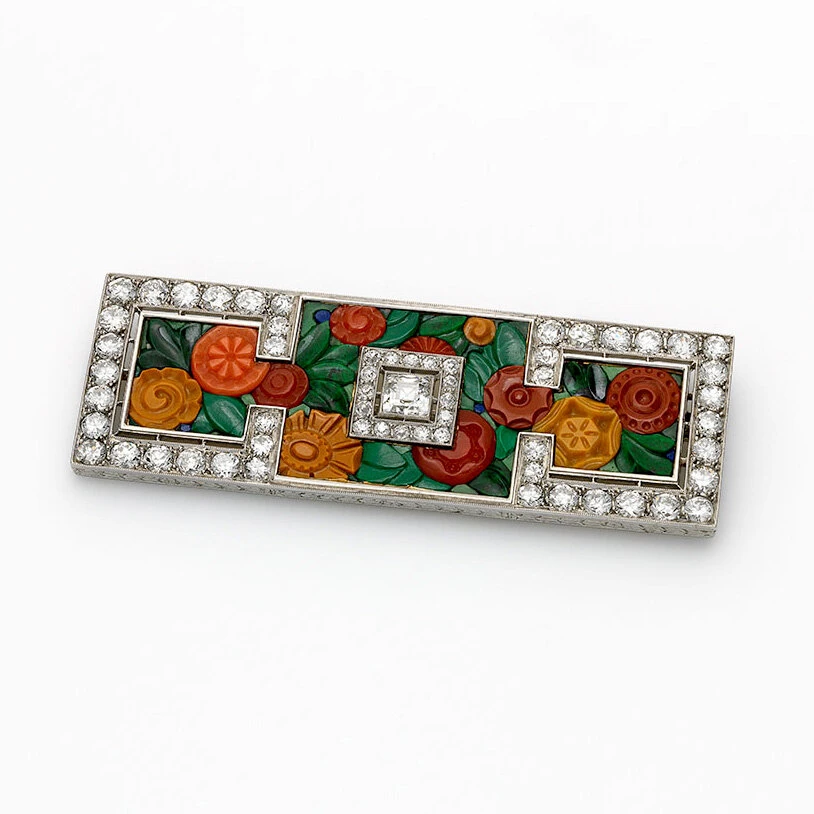 <p><em>На фото: Boucheron. Брошь. 1923-25 гг.</em></p>