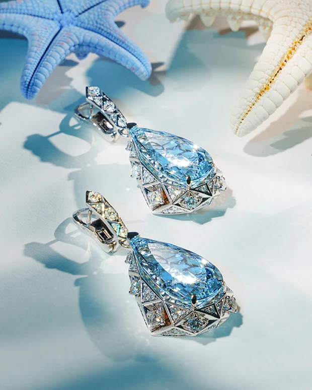<p>На фото:&nbsp;Серьги <a href="https://maxim-demidov.ru/products/sergi-s-roskoshnym-sharmom">&laquo;С роскошным шармом&raquo;</a></p>
