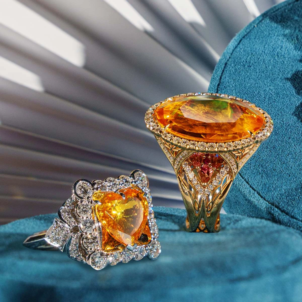 <p>На фото:&nbsp;Кольцо <a href="https://maxim-demidov.ru/products/kolco-korolevskoe-iskusstvo">&laquo;Королевское искусство&raquo;</a></p>
