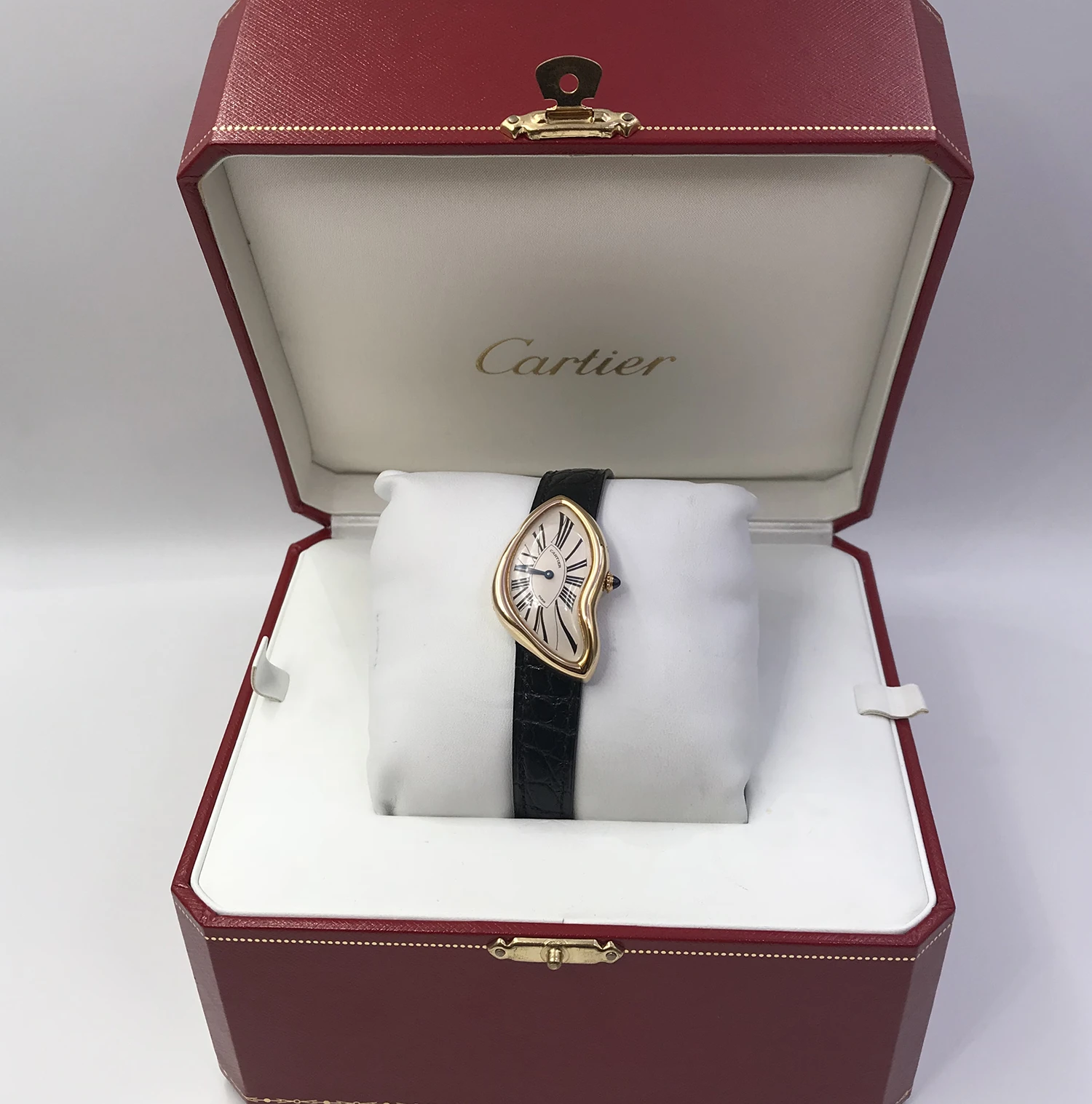 <p>На фото: часы Cartier Crash.&nbsp;</p>
