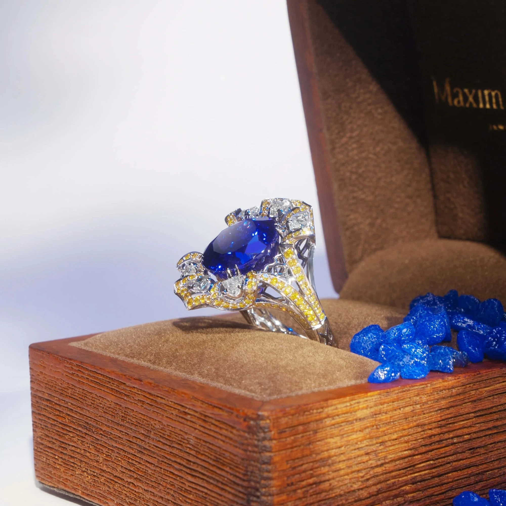 <p><em>На фото: кольцо с танзанитом в стиле «винтаж» <a href="https://maxim-demidov.ru/products/kolco-norvezhskiy-fresh-2" target="_blank">«Лаго Комо»</a> от Ювелирного дома Maxim Demidov</em></p>
<p> </p>