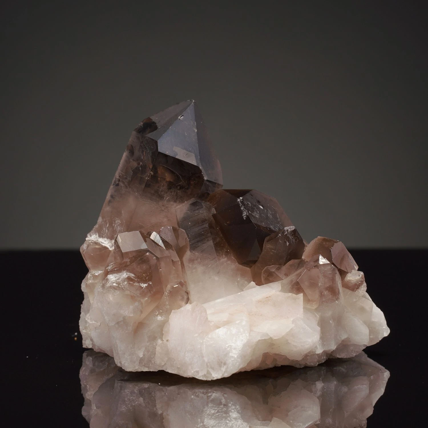 <p><em>На фото: кристаллы дамчатого кварца</em></p>
