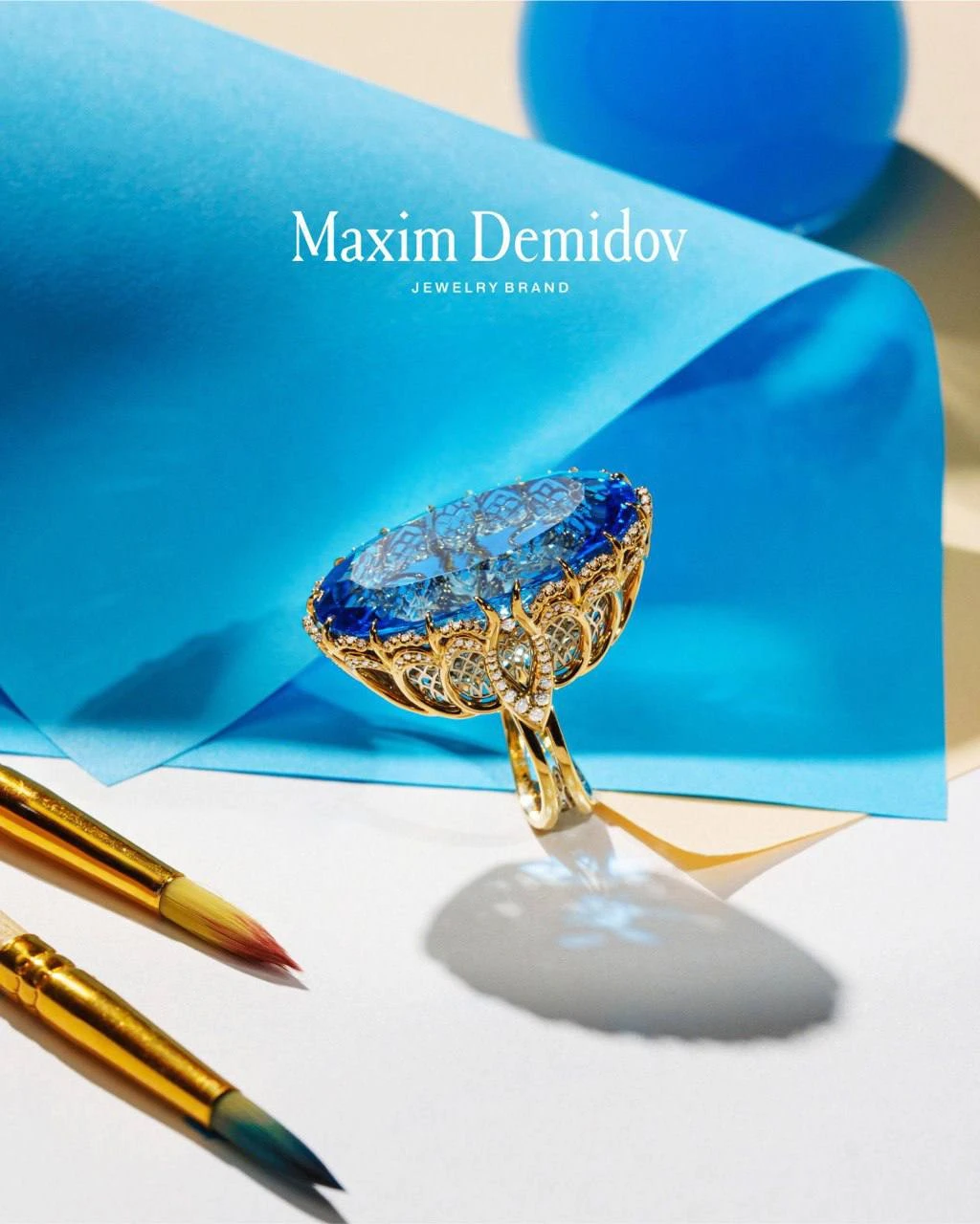 <p><em>На фото: кольцо с топазом&nbsp;<a href="https://maxim-demidov.ru/products/kolco-dusha-mira" target="_blank">&laquo;Душа мира&raquo; </a>от Ювелирного дома&nbsp;Maxim Demidov</em></p>
