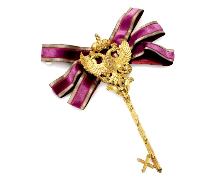 <p><em>На фото: Ключ русского армейского камергера периода Екатерины Великой. Продано за 16,8 тыс.$</em></p>
<p> </p>