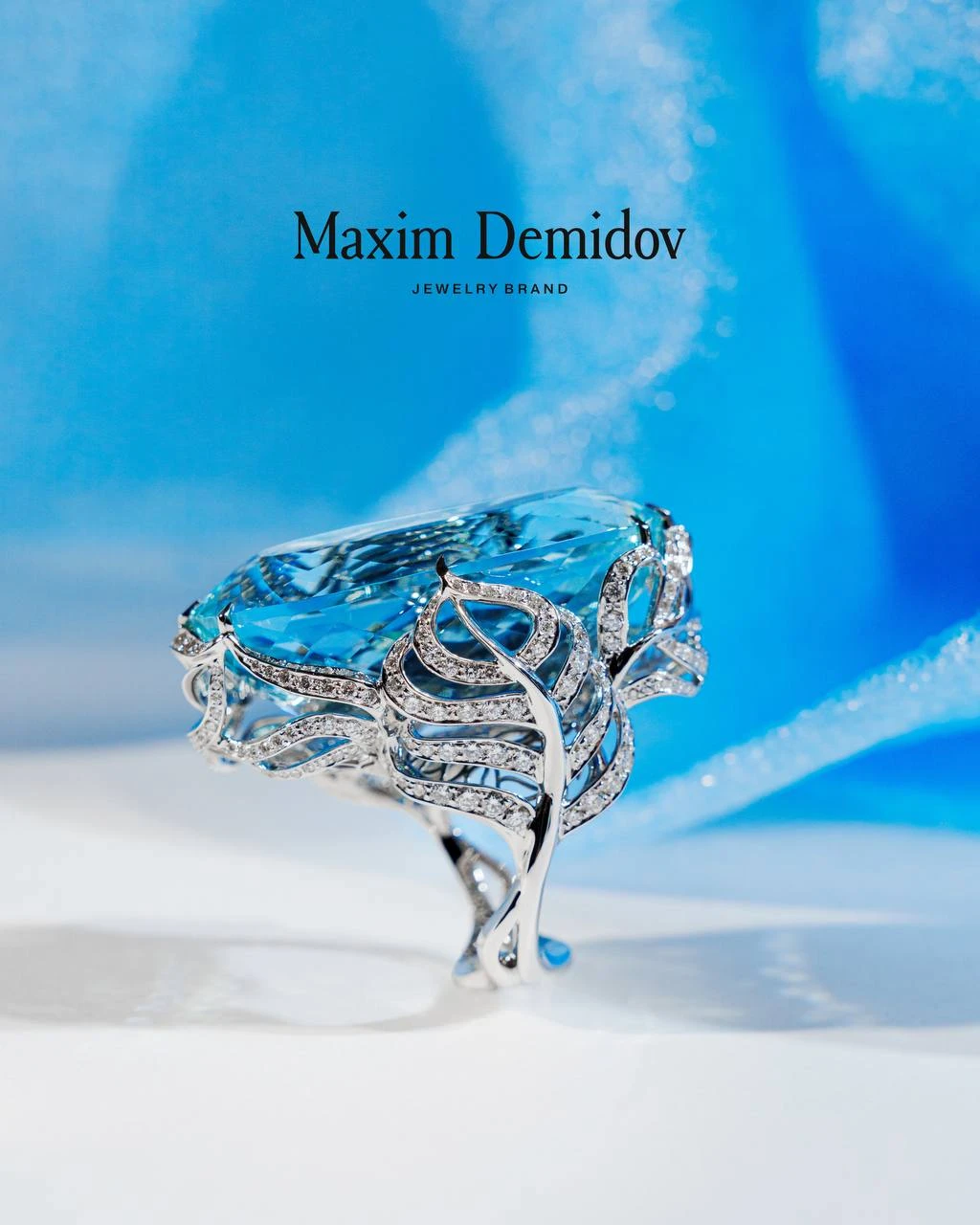 <p><em>На фото: кольцо <a data-entity-type="MessageEntityTextUrl" dir="auto" href="https://maxim-demidov.ru/products/kolco-aeri" rel="noopener noreferrer" target="_blank" title="https://maxim-demidov.ru/products/kolco-aeri">«Аэри»</a> от Ювелирного дома Maxim Demidov</em></p>