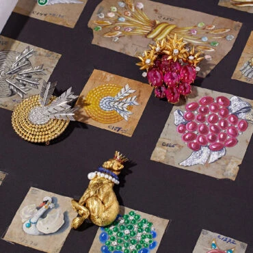 <p><em>На фото: Броши и эскизы из коллекции Фулько ди Вердура</em></p>
<p><em>*источник Pinterest</em></p>