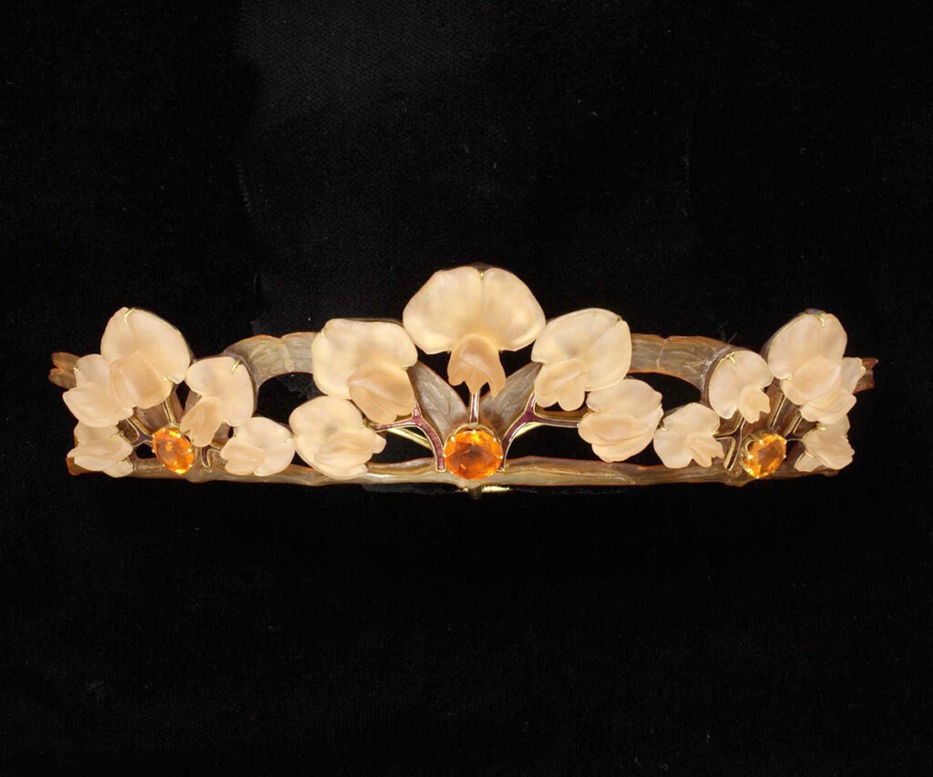 <p><em>На фото:&nbsp;Рене Лалик. Тиара-гребень. 1903-1904 гг.</em></p>

<p>&nbsp;</p>
