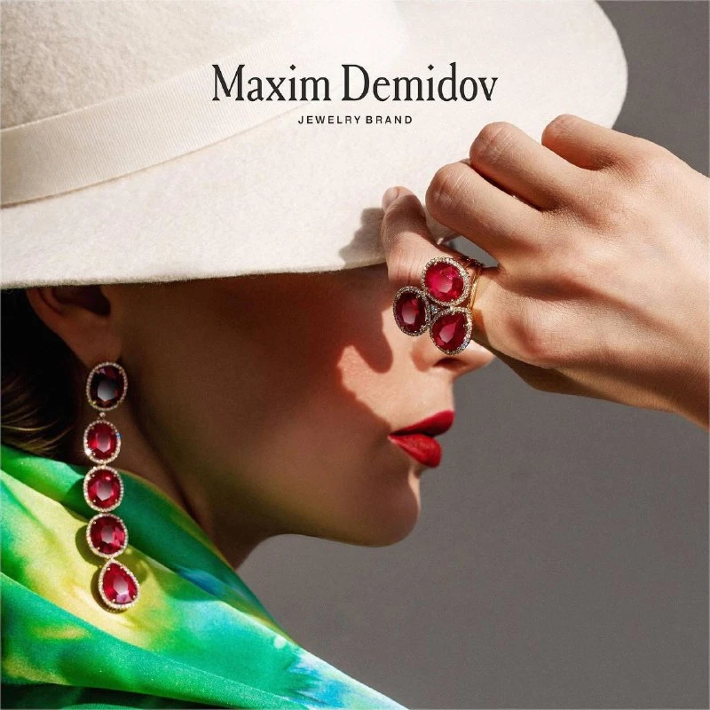 <p><em>На фото: гарнитур с рубинами <a href="https://maxim-demidov.ru/products/garnitur-velikoe-trio" target="_blank">«Великое трио»</a> от Ювелирного дома Maxim Demidov</em></p>
<p> </p>