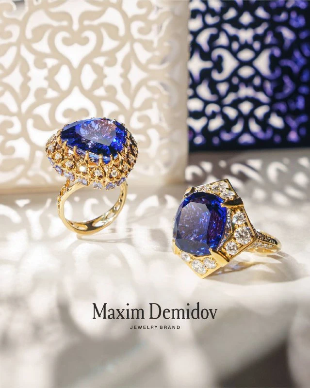 <p><em>На фото: кольца с танзанитами <a href="https://maxim-demidov.ru/products/kolco-madzhore" target="_blank">«Маджоре»</a> и <a href="https://maxim-demidov.ru/products/kolco-amor-del-selo" target="_blank">«Амор дель сьело»</a> от Ювелирного дома Maxim Demidov</em></p>
<p> </p>