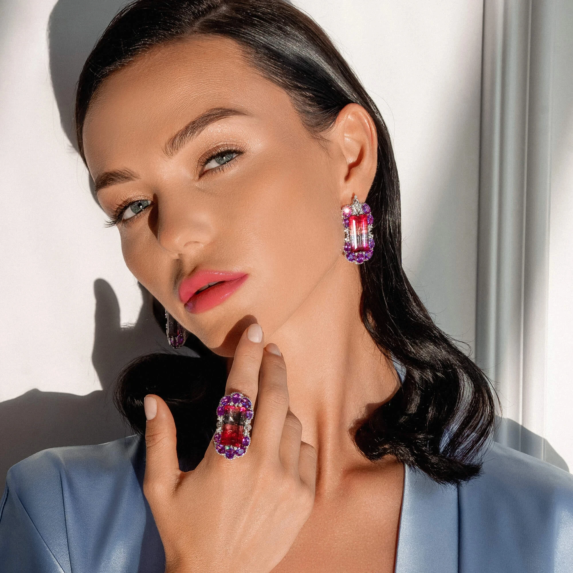 <p><em>На фото: гарнитур с полихромными турмалинами <a href="https://maxim-demidov.ru/products/garnitur-baronessa-2" target="_blank">«Эфрусси»</a> от Ювелирного дома Maxim Demidov</em></p>