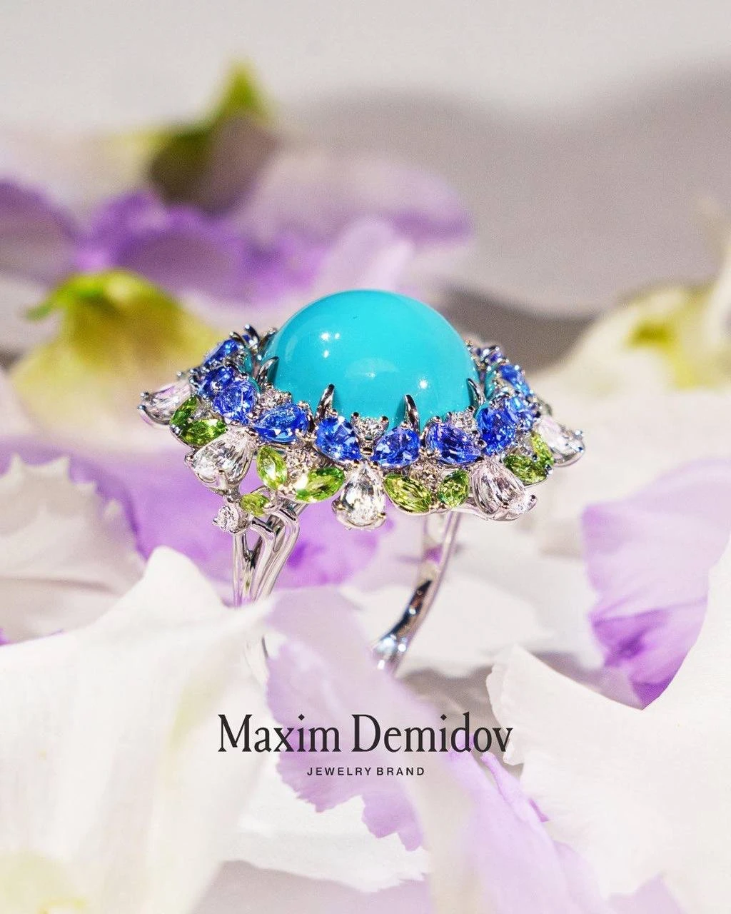 <p><em>На фото: кольцо <a href="https://maxim-demidov.ru/products/kolco-barochnaya-velichavost" target="_blank">«Барочная величавость»</a> от Ювелирного дома Maxim Demidov</em></p>