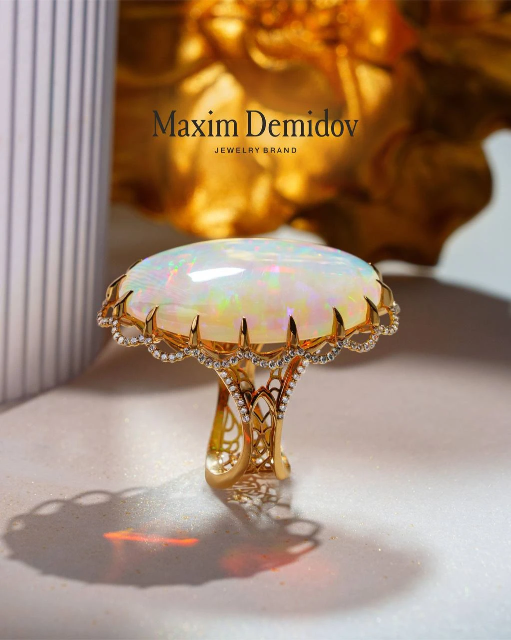 <p><em>Кольцо с эфиопским опалом <a href="https://maxim-demidov.ru/products/kolco-zvon-romashkovogo-leta" target="_blank">«Звон ромашкового лета»</a> от Ювелирного дома Maxim Demidov</em></p>