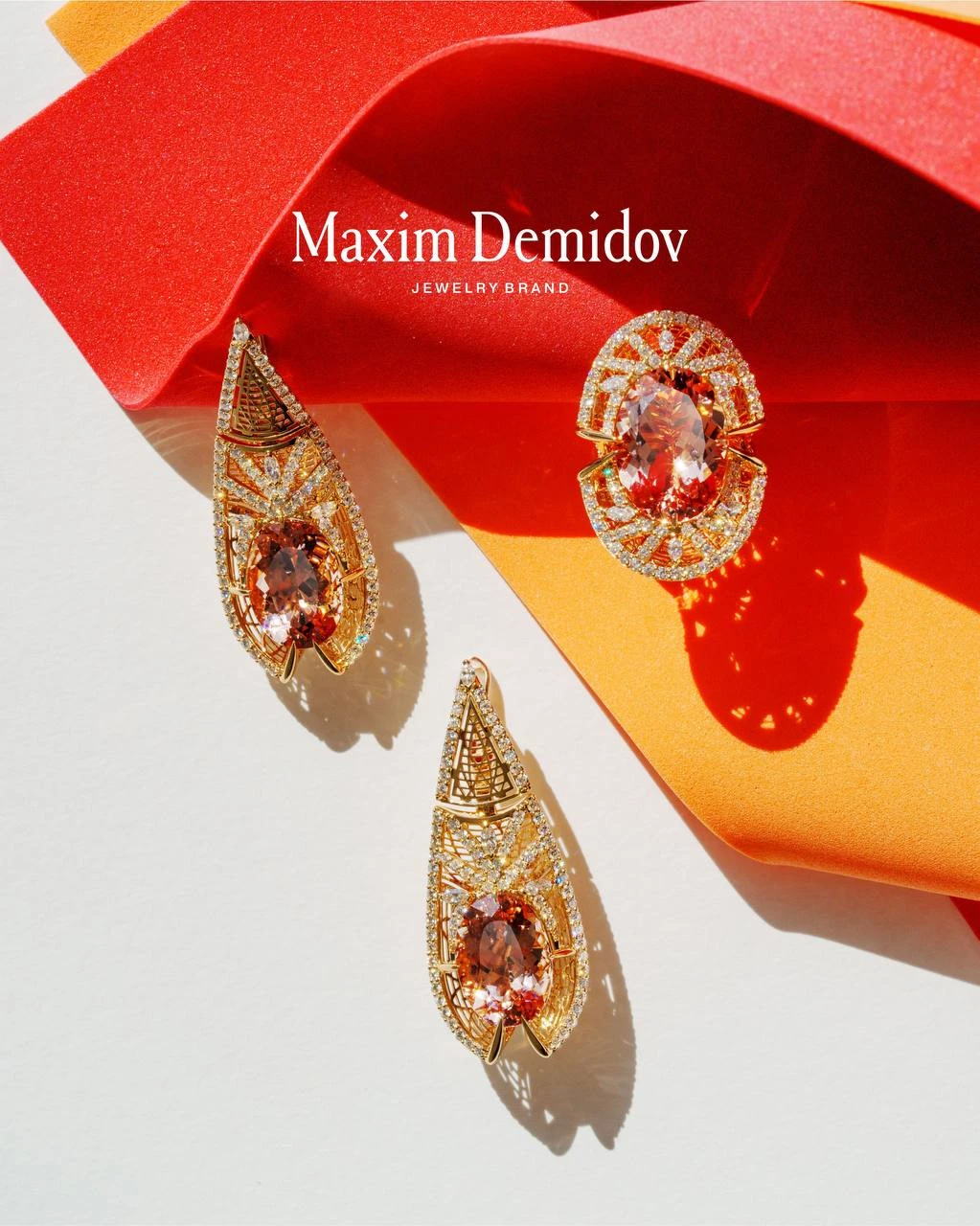 <p><em>На фото: гарнитур <a href="https://maxim-demidov.ru/products/garnitur-nasledie-solnca" target="_blank">«Наследие солнца»</a> от Ювелирного дома Maxim Demidov</em></p>