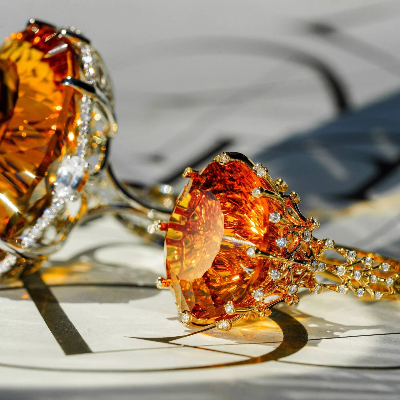 <p><em>На фото: кольцо <a href="https://maxim-demidov.ru/products/kolco-solnce-v-zenite" target="_blank">«Солнце в зените»</a> от Ювелирного дома Maxim Demidov</em></p>