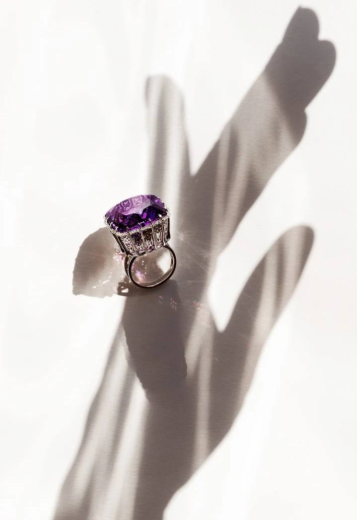 <p><em>На фото: кольцо с аметистом <a href="https://maxim-demidov.ru/products/kolco-prostranstvo-nochi" target="_blank">«Пространство ночи»</a> от Ювелирного дома Maxim Demidov</em></p>
<p> </p>