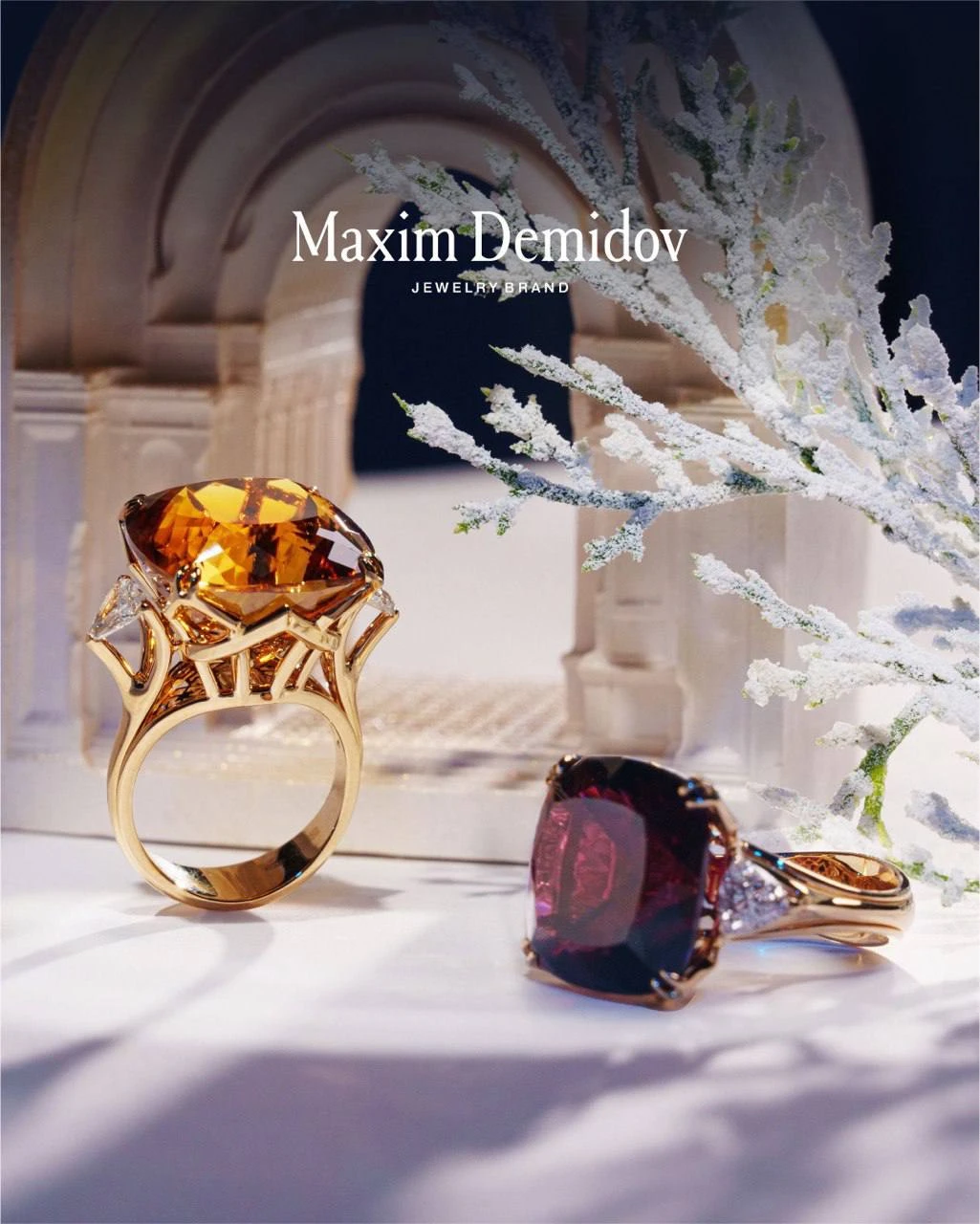 <p><em>На фото: кольцо с турмалином <a data-entity-type="MessageEntityTextUrl" dir="auto" href="https://maxim-demidov.ru/products/kolco-v-luchah-sofitov" rel="noopener noreferrer" target="_blank" title="https://maxim-demidov.ru/products/kolco-v-luchah-sofitov">«В лучах софитов»</a> и кольцо с родолитом <a data-entity-type="MessageEntityTextUrl" dir="auto" href="https://maxim-demidov.ru/products/kolco-istochnik-energii" rel="noopener noreferrer" target="_blank" title="https://maxim-demidov.ru/products/kolco-istochnik-energii">«Источник энергии»</a> от Ювелирного дома Maxim Demidov</em></p>
<p><em>*кольцо «В лучах софитов» находится в частной коллекции</em></p>