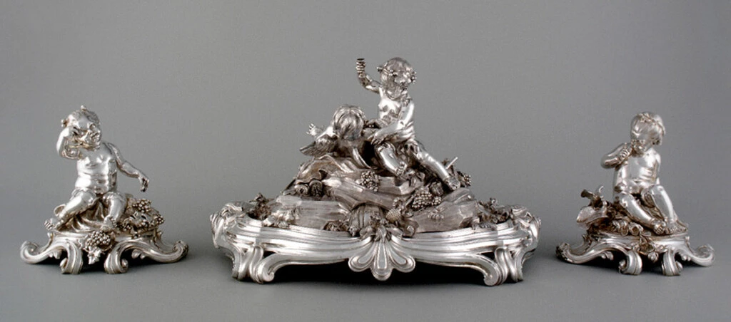 <p><em>На фото:&nbsp;серебряная скульптурная группа, созданная около 1766 года. Франсуа-Тома Жермен</em><br />
&nbsp;</p>
