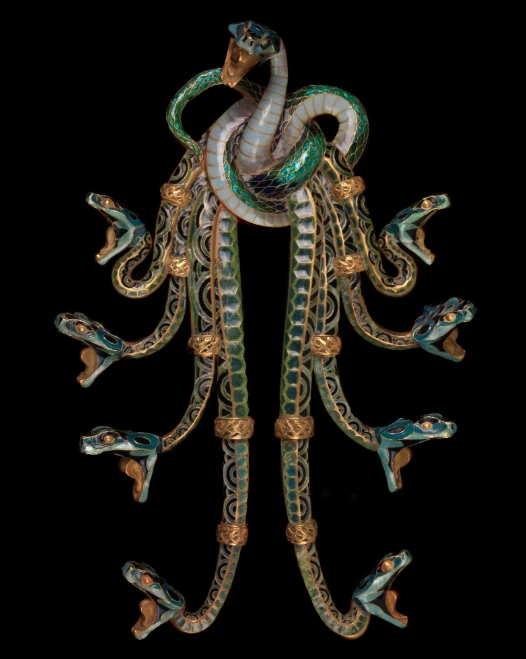 <p><em>На фото:&nbsp;Рене Лалик. Украшение для корсажа &laquo;Змеи&raquo;. 1898-99 гг.</em></p>
