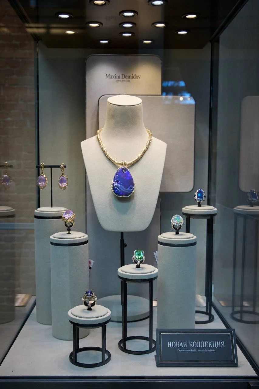 <p><em>На фото: Драгоценная коллекция украшений Ювелирного дома&nbsp;Maxim Demidov</em></p>

