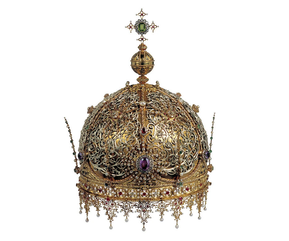 <p><em>На фото:&nbsp;Церемониальная корона Мадонны Монте-Берико. Около 1900 года</em></p>

<p>&nbsp;</p>
