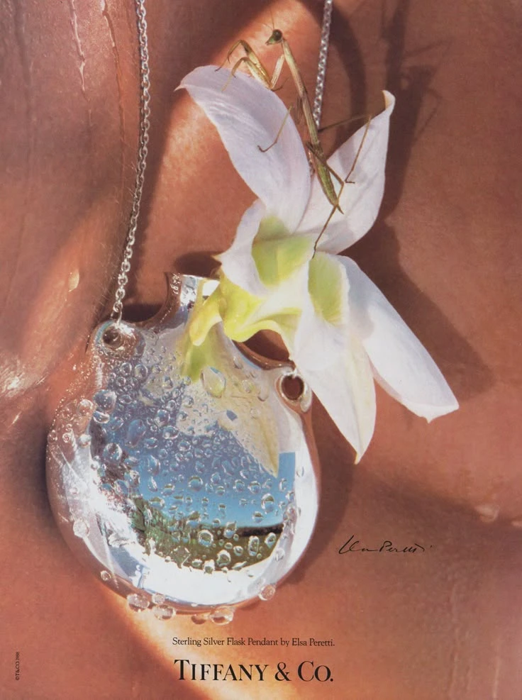 <p><em>На фото:&nbsp;Bottle Pendant</em></p>
