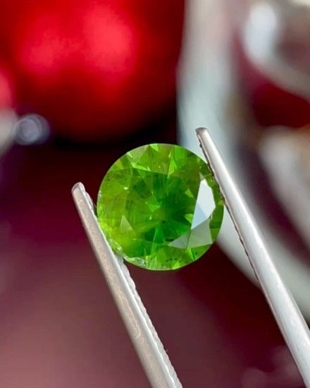 Demantoid Shape Round
