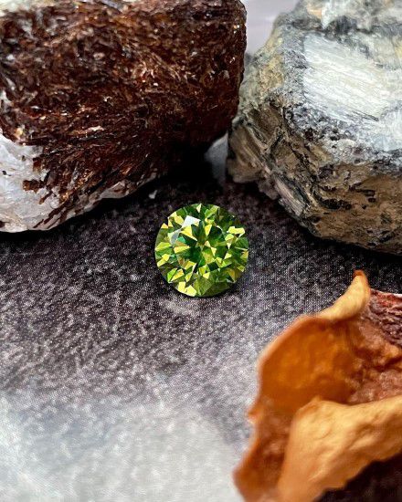 Demantoid Shape Round