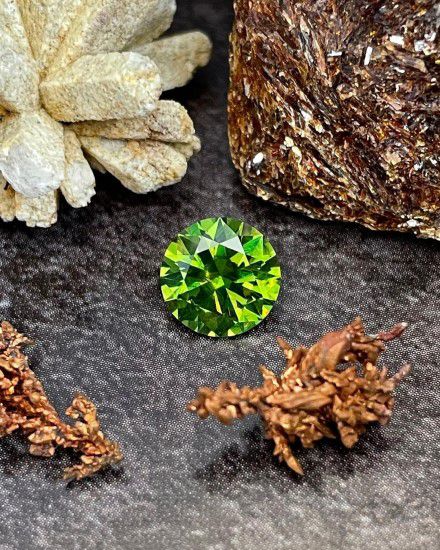 Demantoid Shape Round