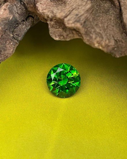 Demantoid Shape Round