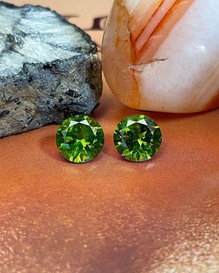 Demantoid Shape Round